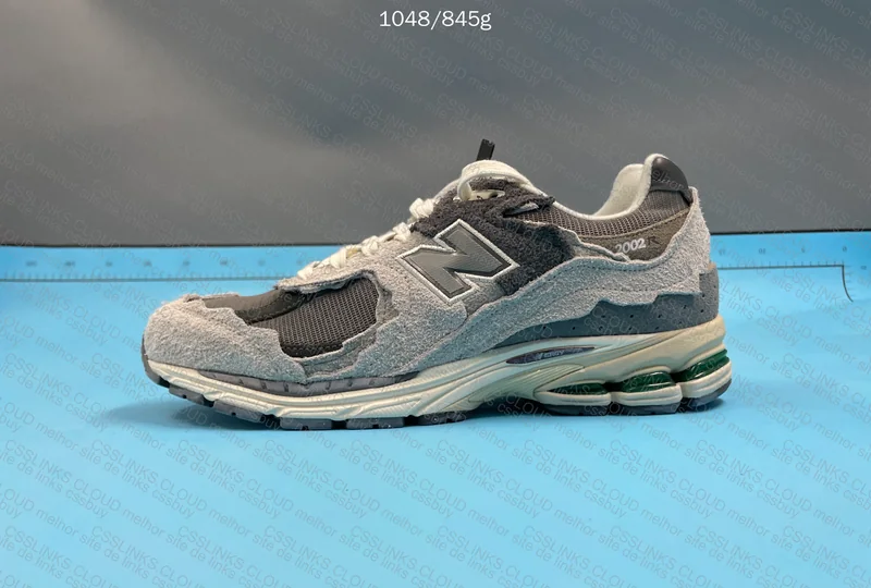 New balance 2002r 4