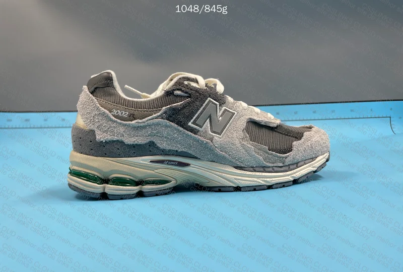 New balance 2002r 8