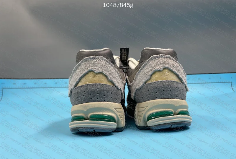 New balance 2002r 9