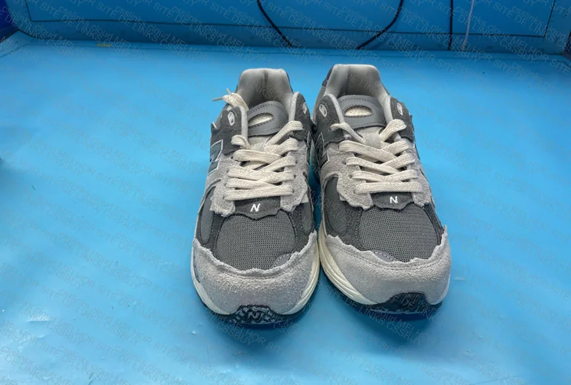 New Balance 2002R 3