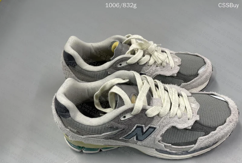 NEW BALANCE 2002r 230y