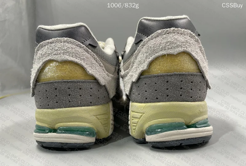 NEW BALANCE 2002r 230y 3