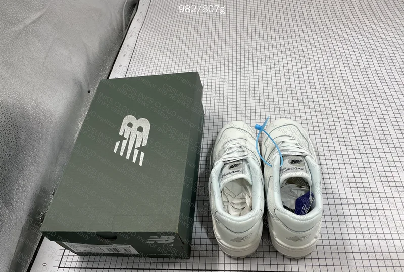 New Balance 550 - White and Grey 4