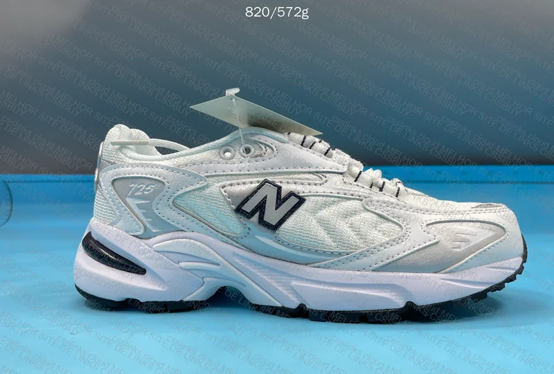 New Balance 725 3