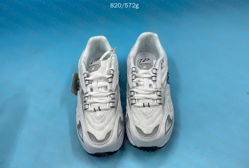 New Balance 725 4