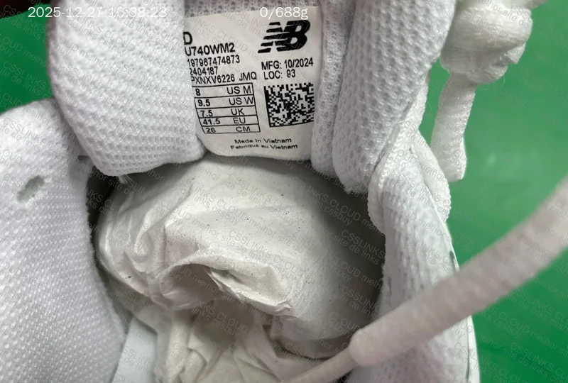 New Balance 740 9