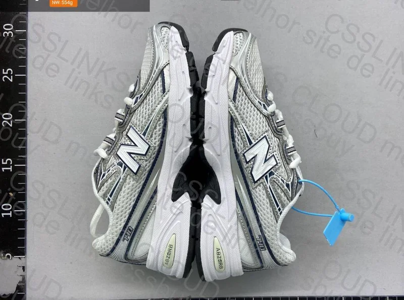 NEW BALANCE 740