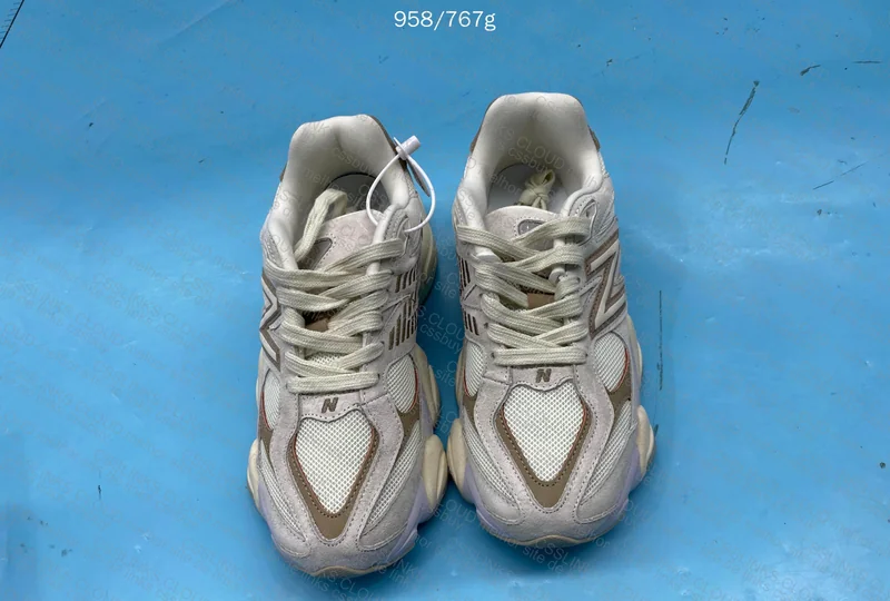 New Balance 9060 - Beige
