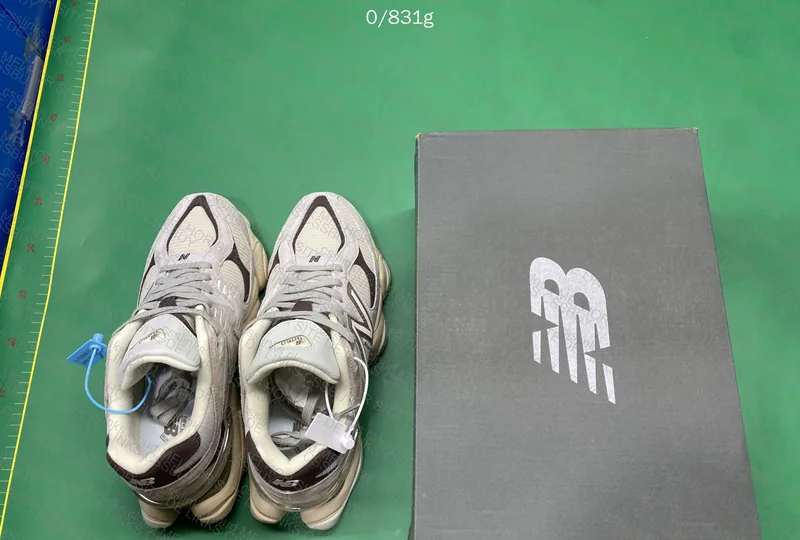 New Balance 9060 (Brown)
