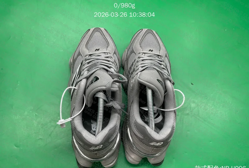 New Balance 9060 Cinza