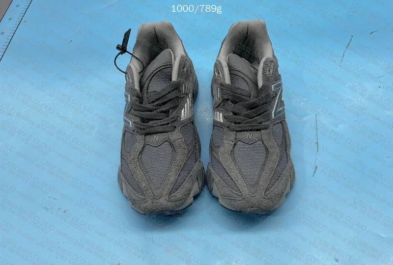 New Balance 9060 Magnet