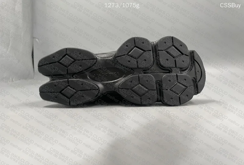 New Balance 9060 - Triple Black 4