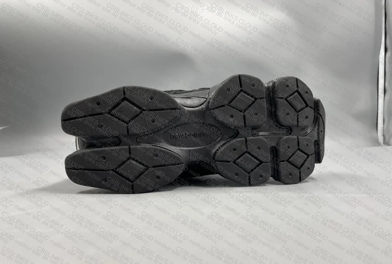 NEW BALANCE 9060 TRIPLE BLACK 7