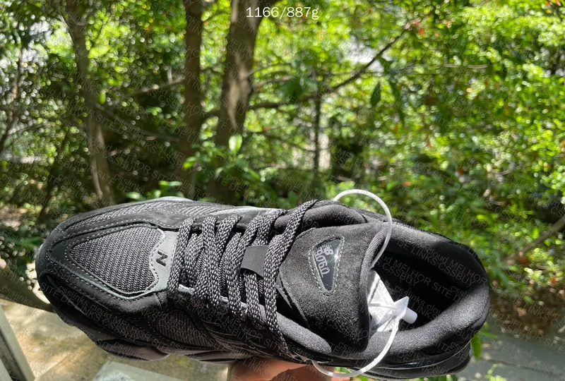 New Balance 9060 triple black 5
