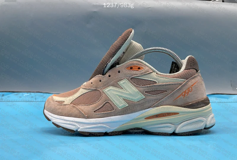 New Balance 990v3