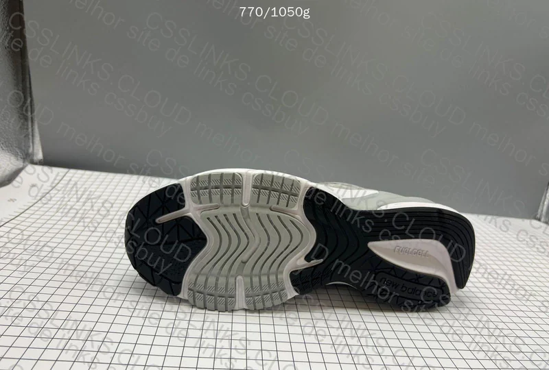 New Balance FuelCell 990 V6 9