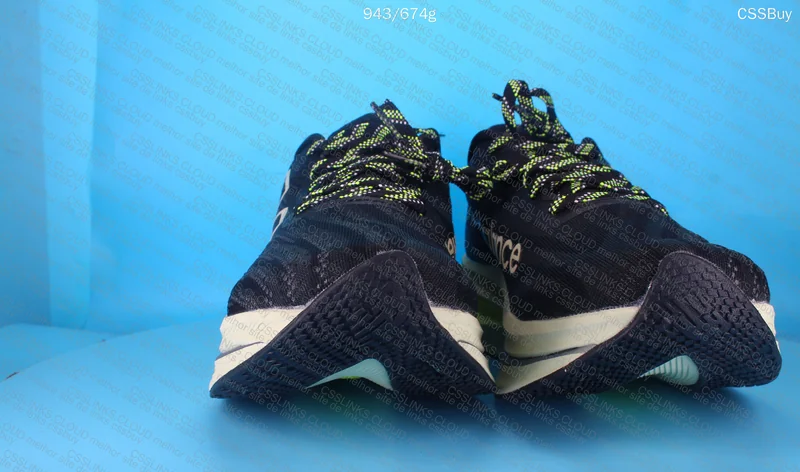 New Balance FuelCell Supercomp Trainer V2