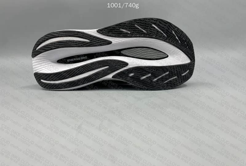 New Balance FuelCell SuperComp Trainer v2