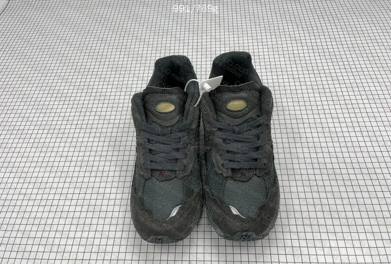 new balance mistery box shark-bredder
