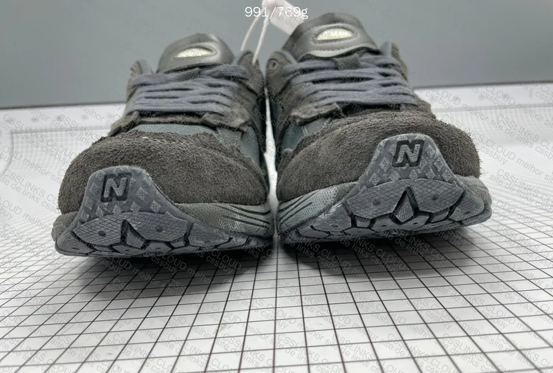 new balance mistery box shark-bredder 2