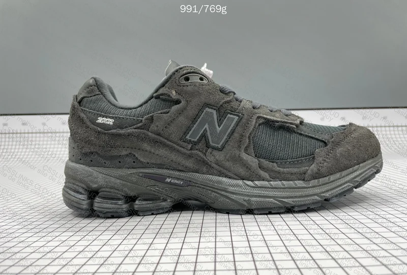 new balance mistery box shark-bredder 3