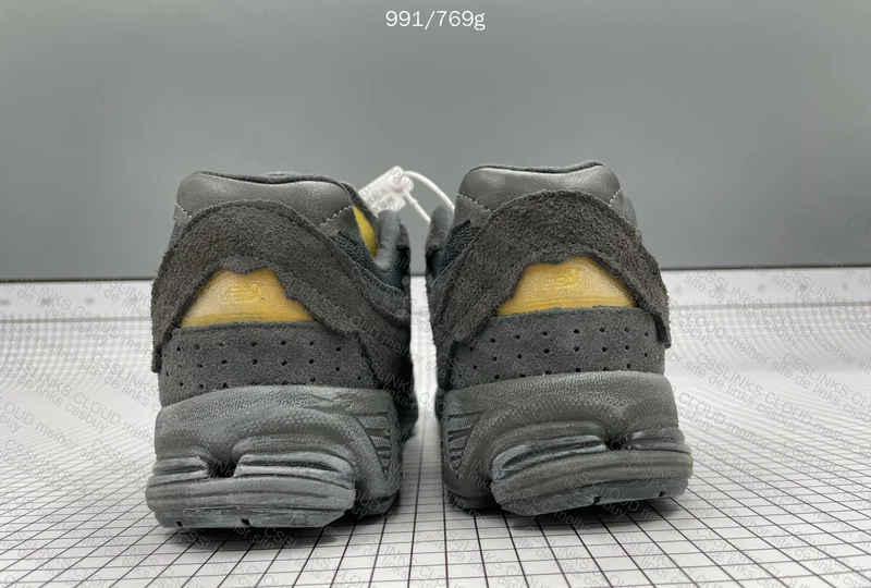 new balance mistery box shark-bredder 4