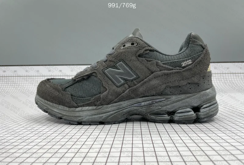 new balance mistery box shark-bredder 5