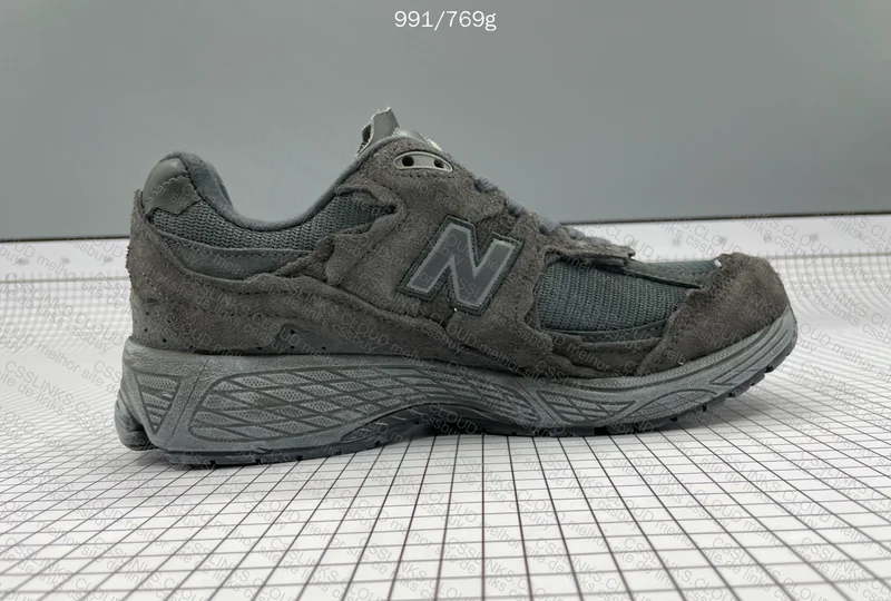 new balance mistery box shark-bredder 6