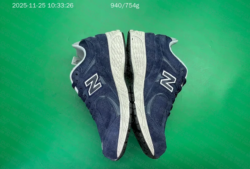 New Balance NB2002R 4