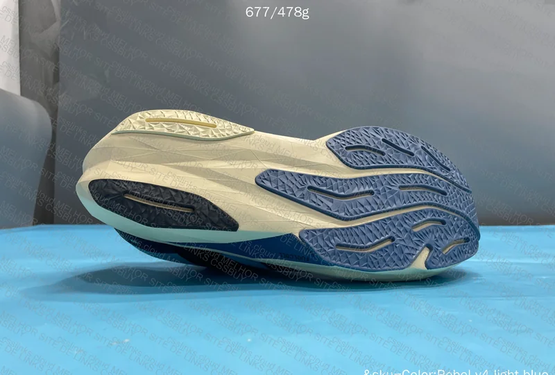New Balance Rebel V4