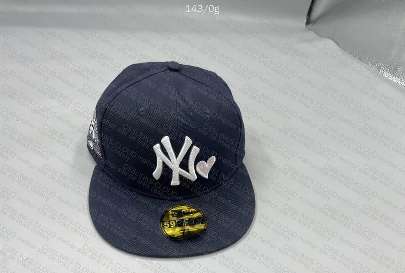 New Era Love Hat