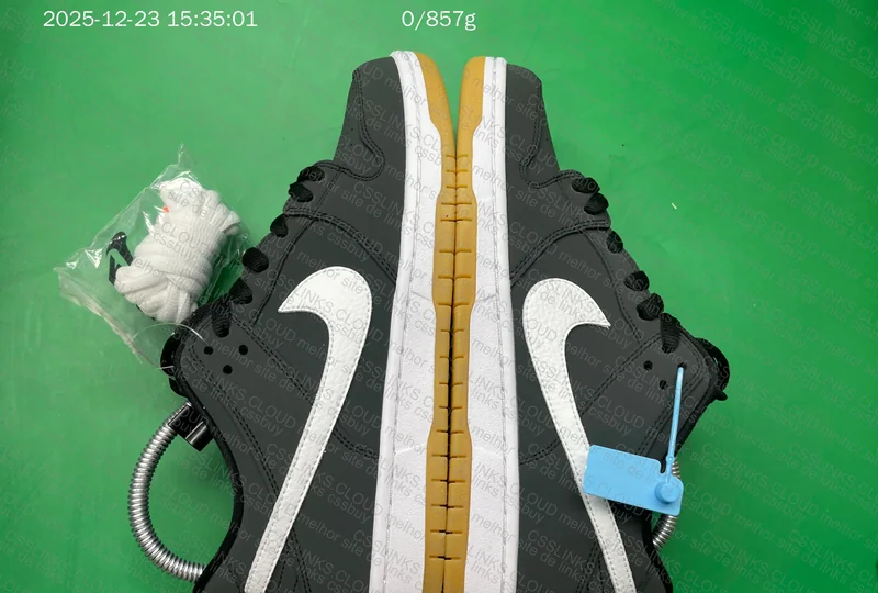 New VT Dunk 4