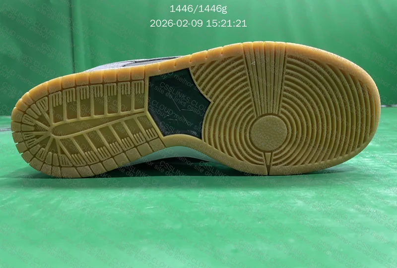 New VT Dunk 4
