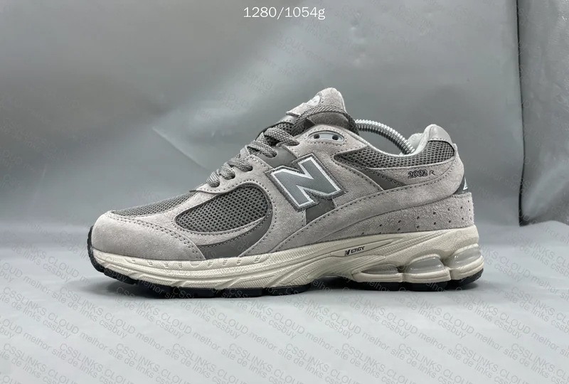NewBalance 2002R 2