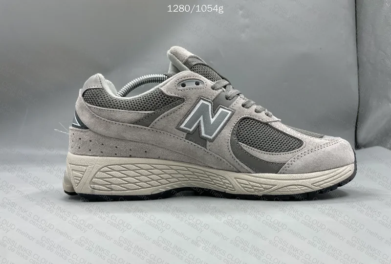 NewBalance 2002R 3
