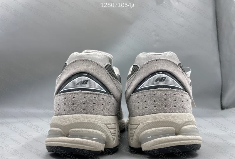 NewBalance 2002R 5