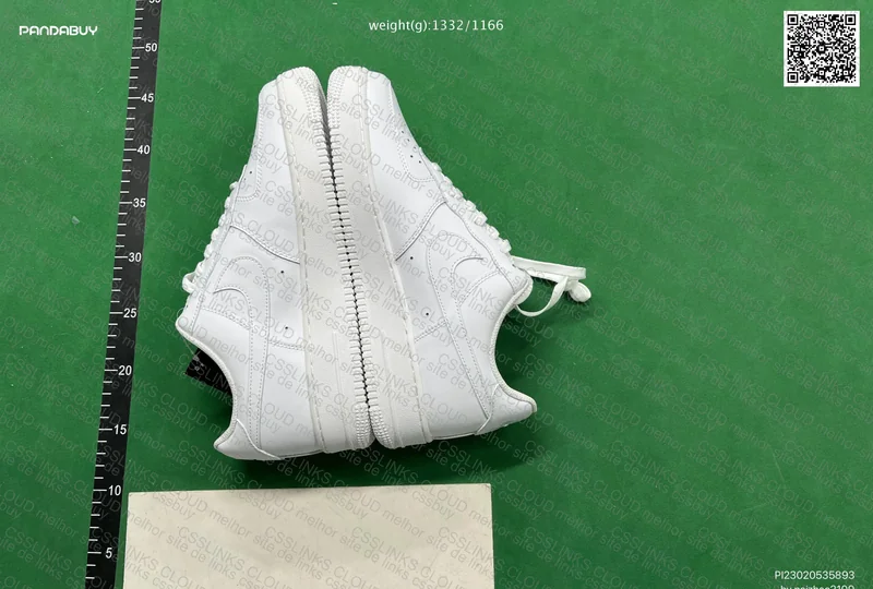 NIKE AIR FORCE 1 ‘07 “TRIPLE WHITE” 4