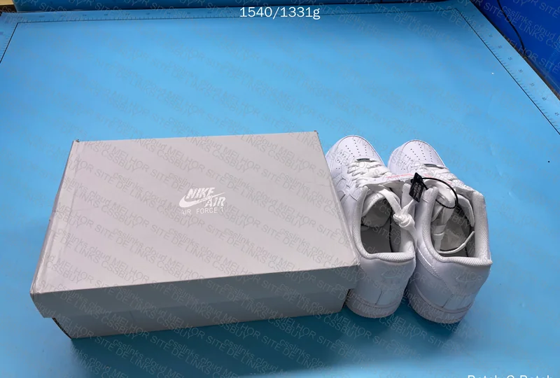Nike Air Force 1 Low [OVO] 4
