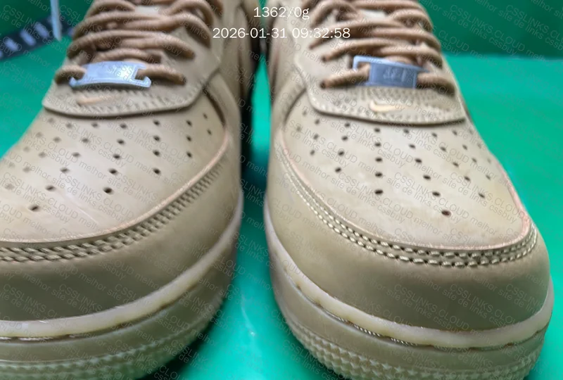 Nike Air Force 1 Low x Supreme Wheat Marrom