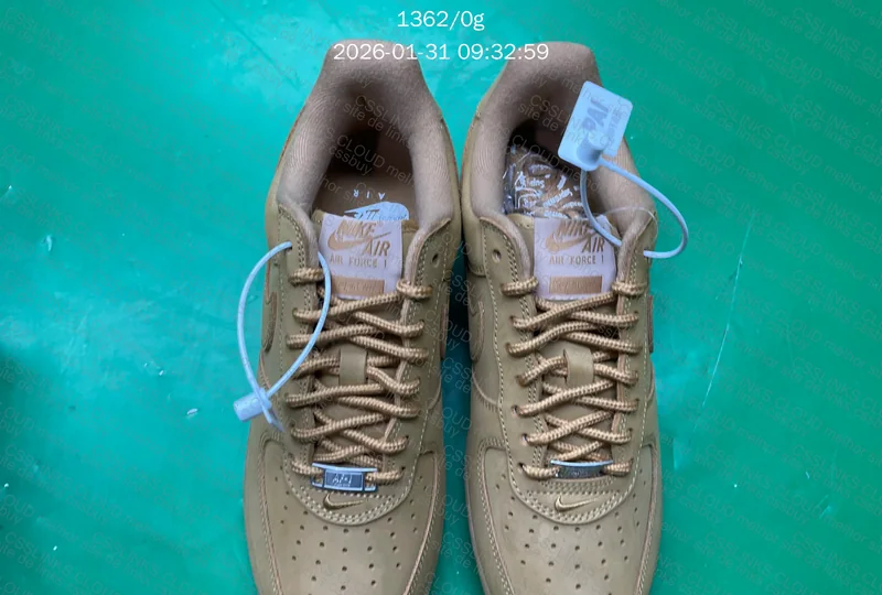 Nike Air Force 1 Low x Supreme Wheat Marrom 4