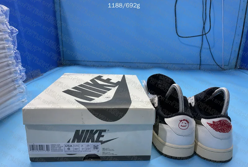 Nike Air Jordan 1 Low OG x Travis Scott “Reverse Mocha”.