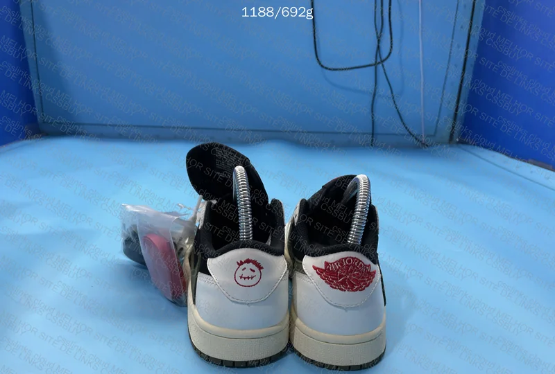 Nike Air Jordan 1 Low OG x Travis Scott “Reverse Mocha”. 2