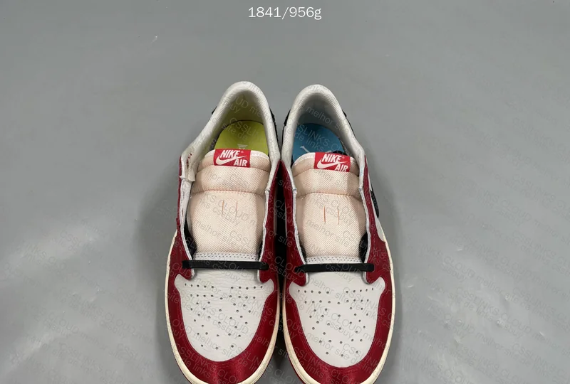 Nike Air Jordan 1 Low - Trophy Room Away