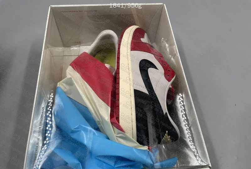 Nike Air Jordan 1 Low - Trophy Room Away 8