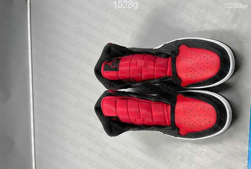 Nike Air Jordan 1 Mid 'Bred Toe' 4