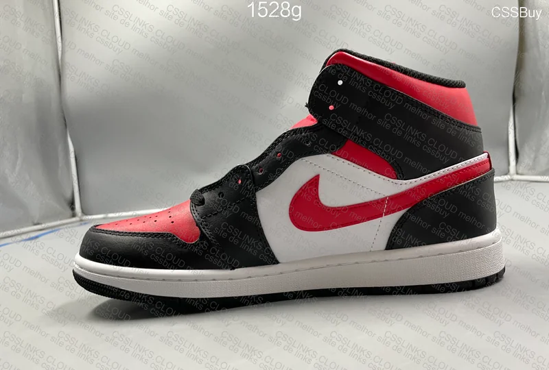 Nike Air Jordan 1 Mid 'Bred Toe' 9