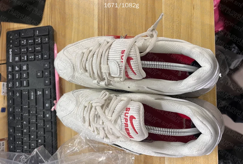 Nike Air Max 98 x Supreme 3
