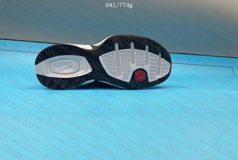 Nike Air Monarch IV RL? Flaw on Toe 3