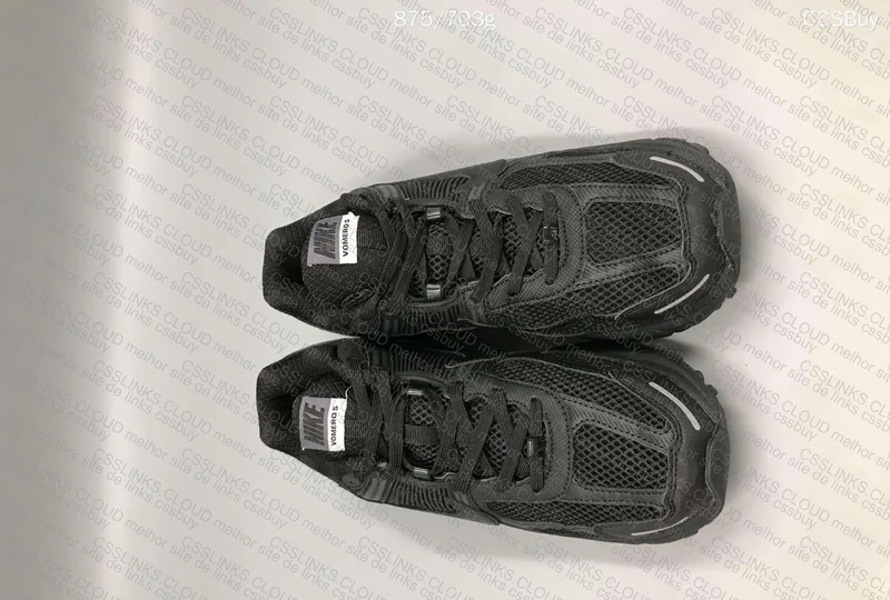Nike Air Zoom Vomero 5