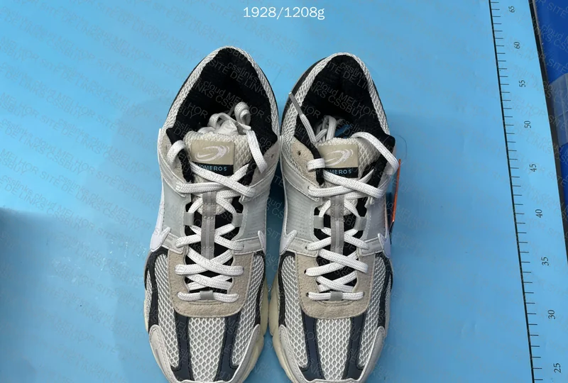 Nike AirZoom Vomero 5